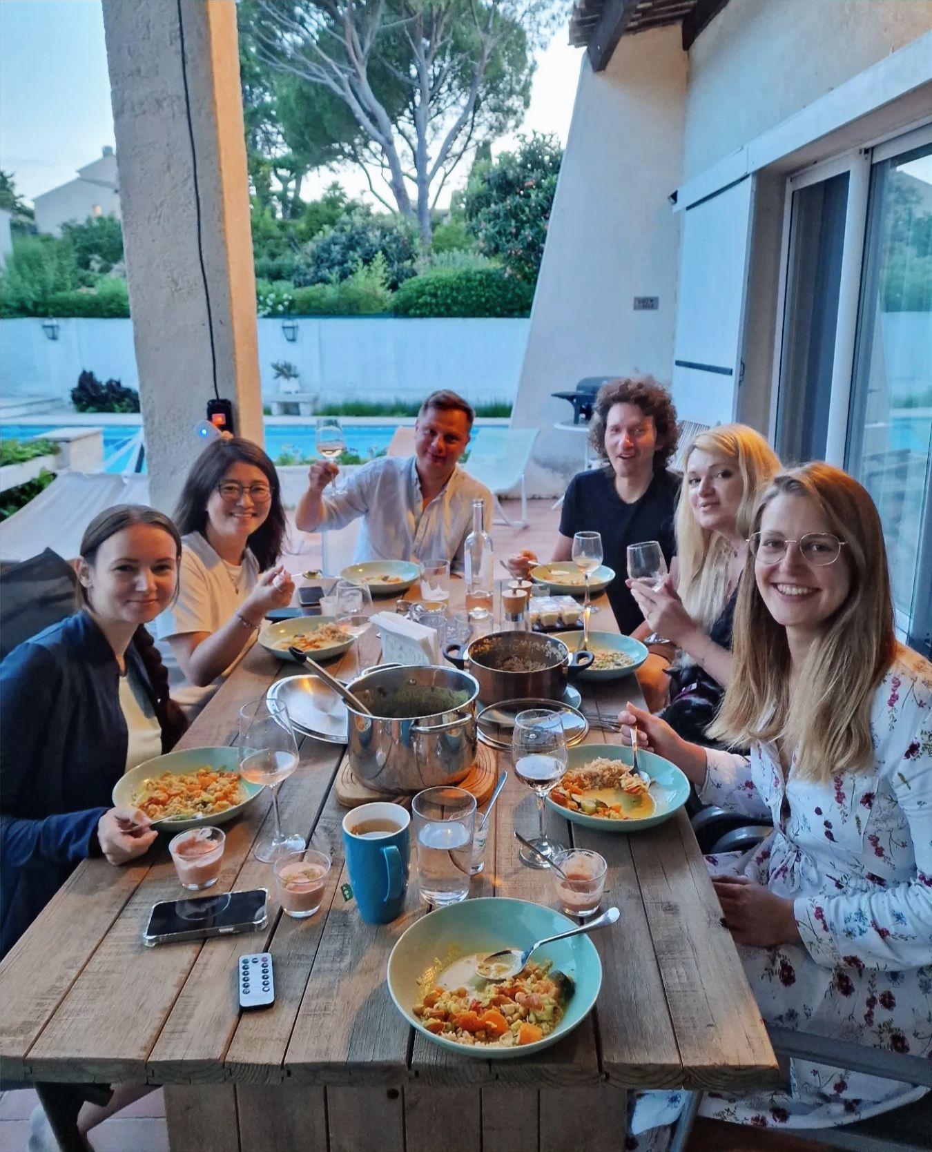 Villa Community Dining