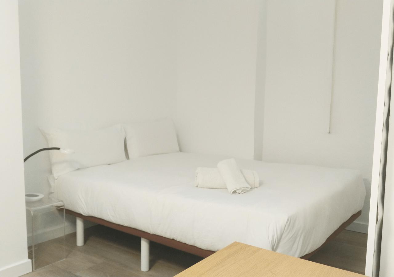 Double Bedroom Isla Workspace
