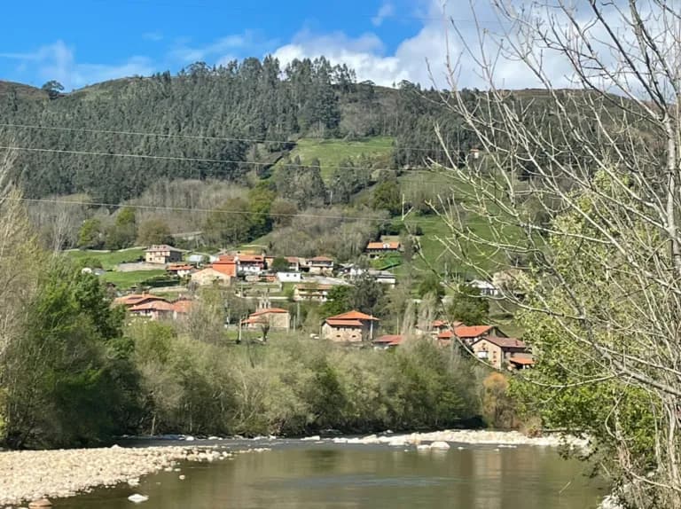 Oscar and Lulu, the coliving hosts and founders