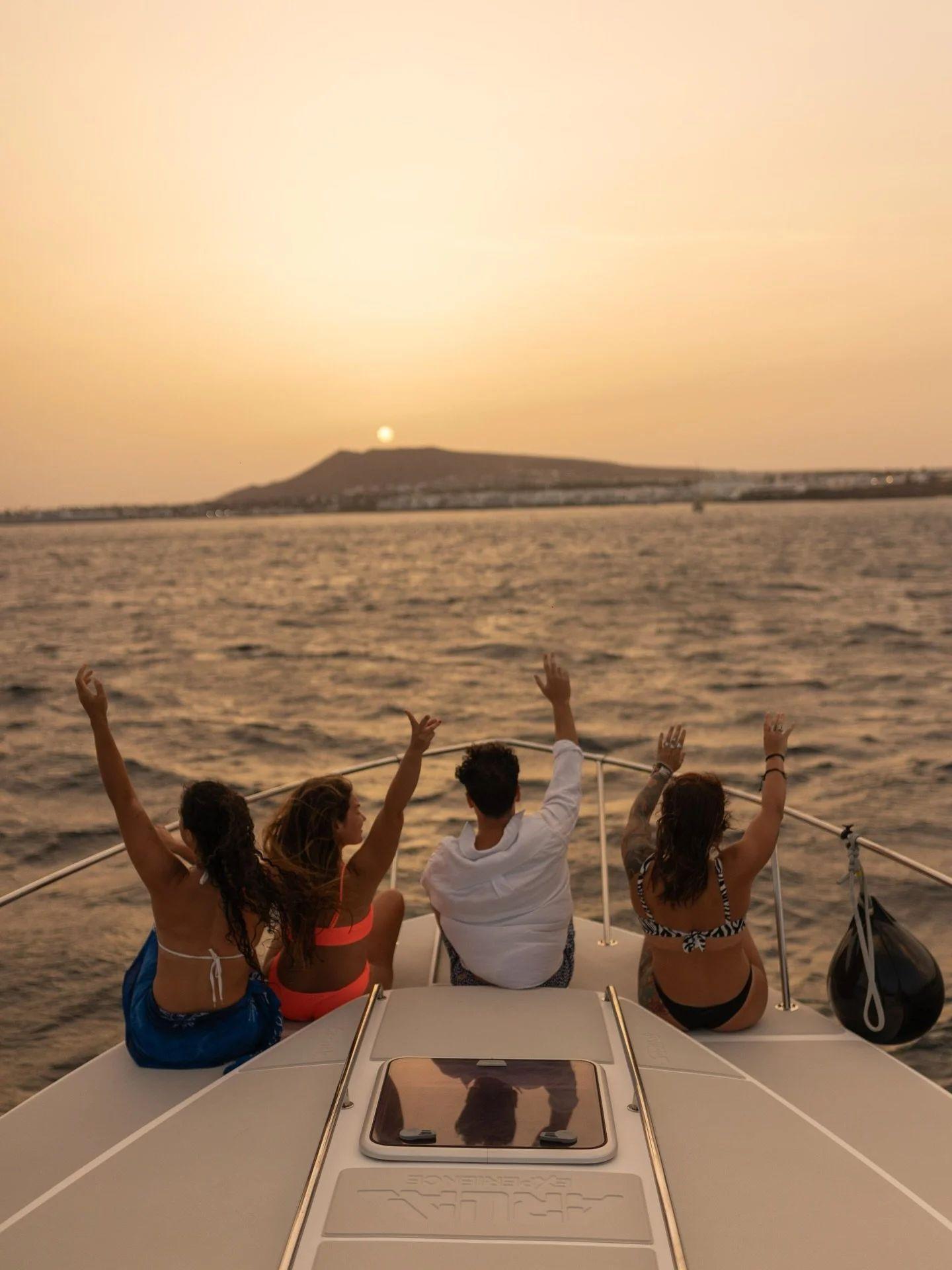 A small recap of 2025 at Pitaya: lovely people sharing sunsets, volcano views, surfing trips, shared dinners and everyday moments