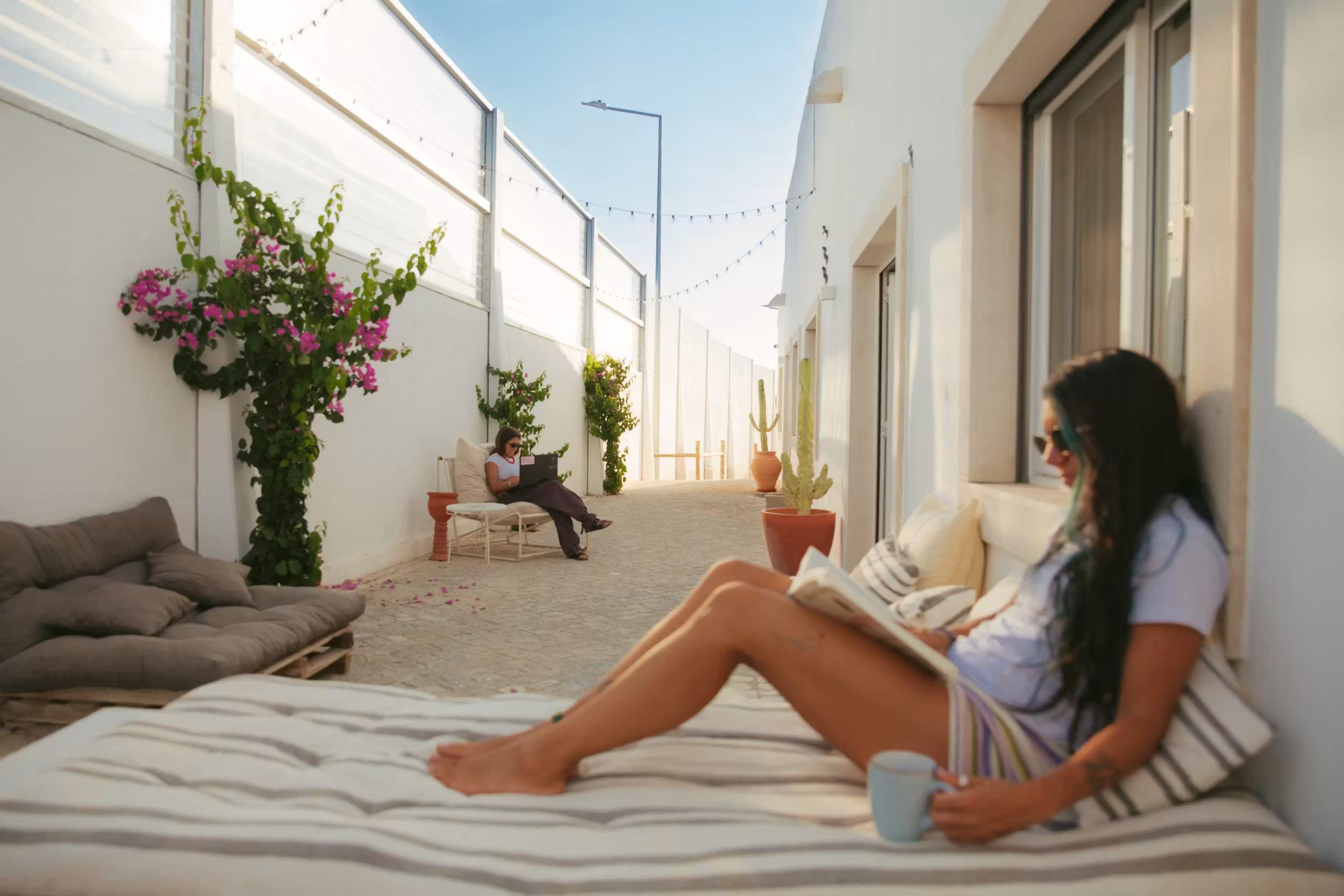 Working on the terrace – POMAR base – POMAR coliving