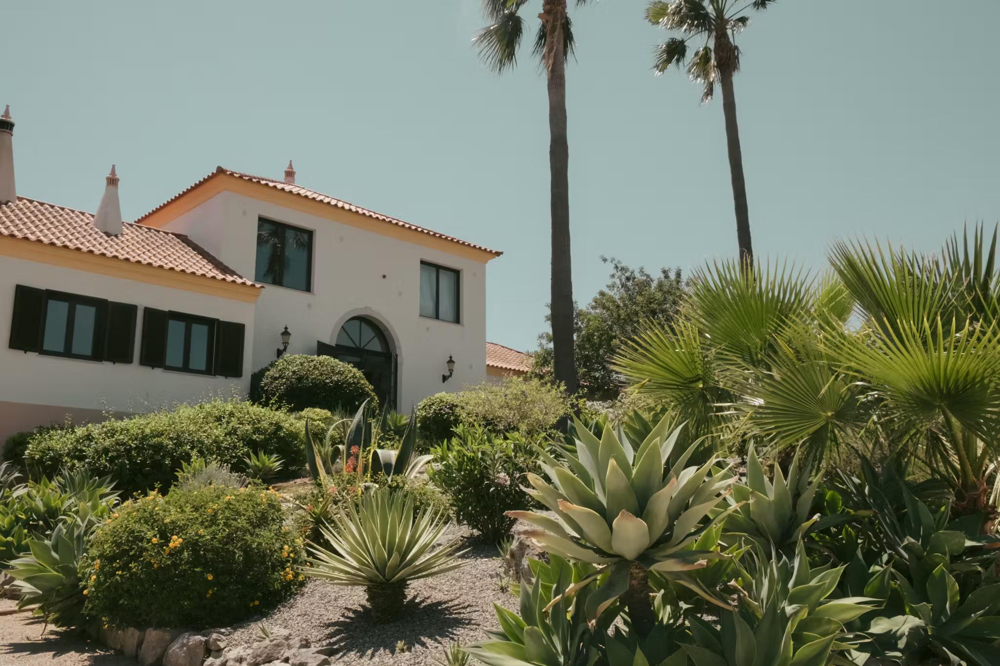 Entrance of the house – POMAR na praia