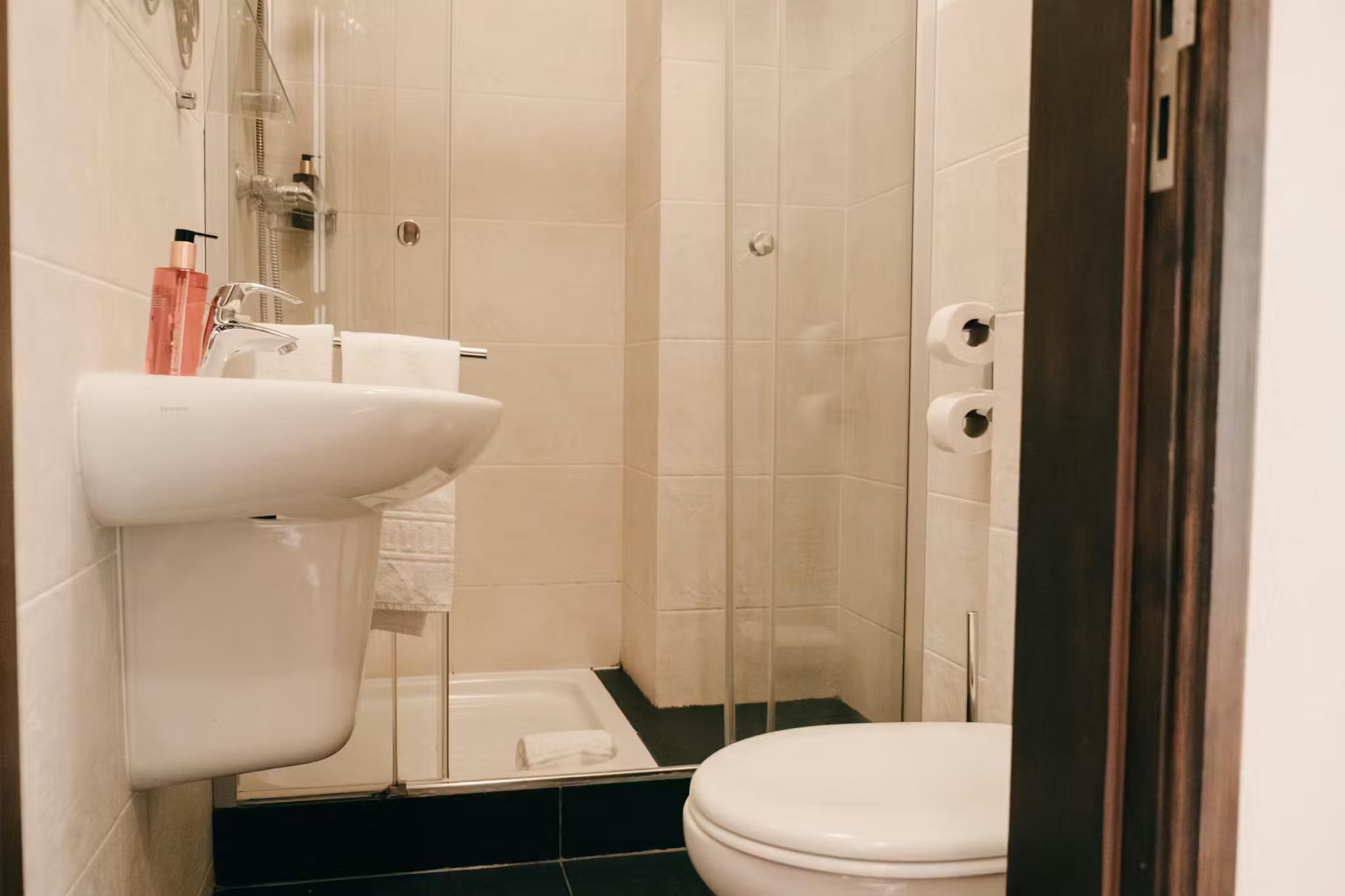 Saudade's bathroom - POMAR coliving