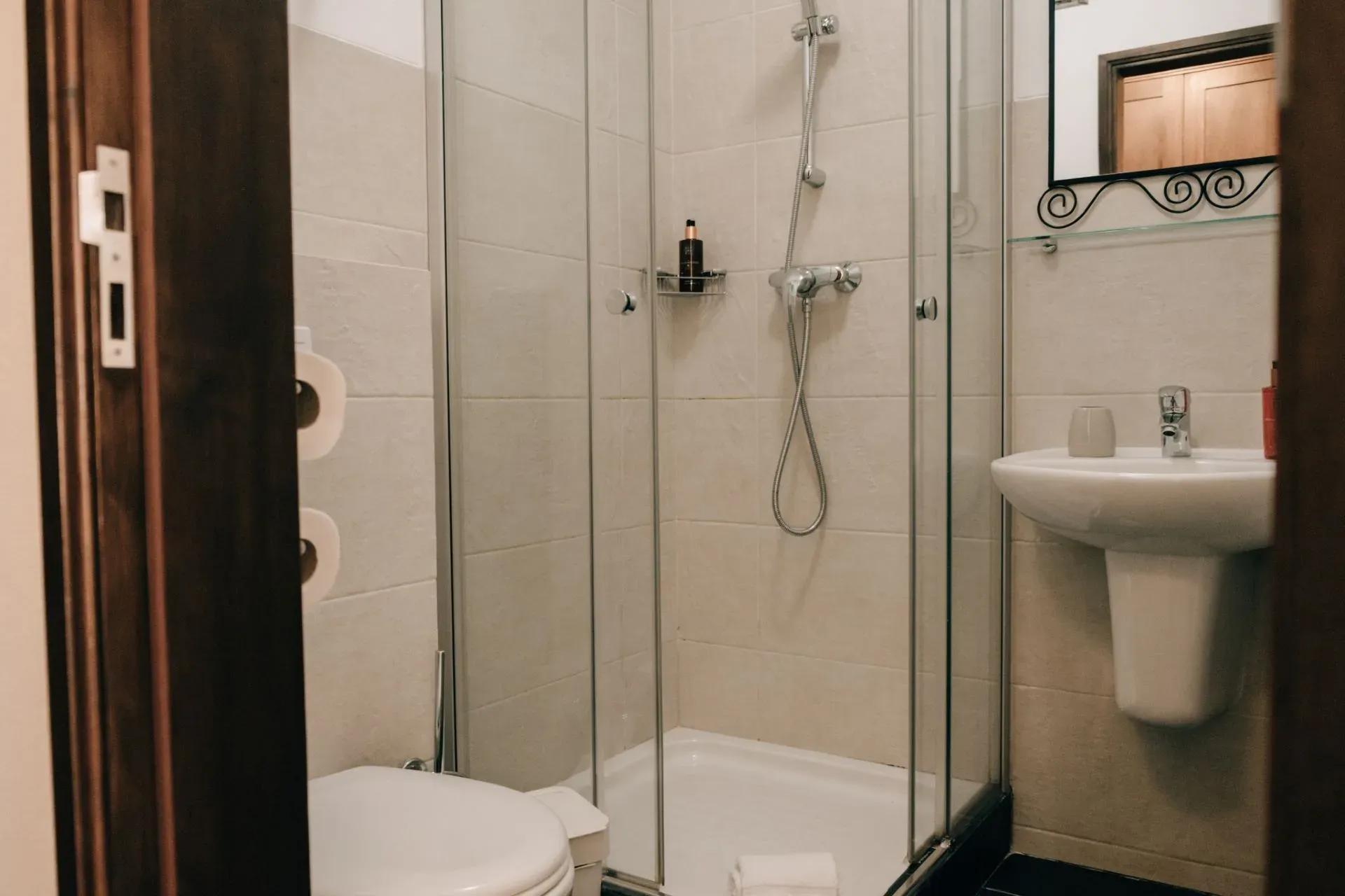 Modern private bathroom in the suite at POMAR na praia, with walk-in shower, sink, and minimalist decor