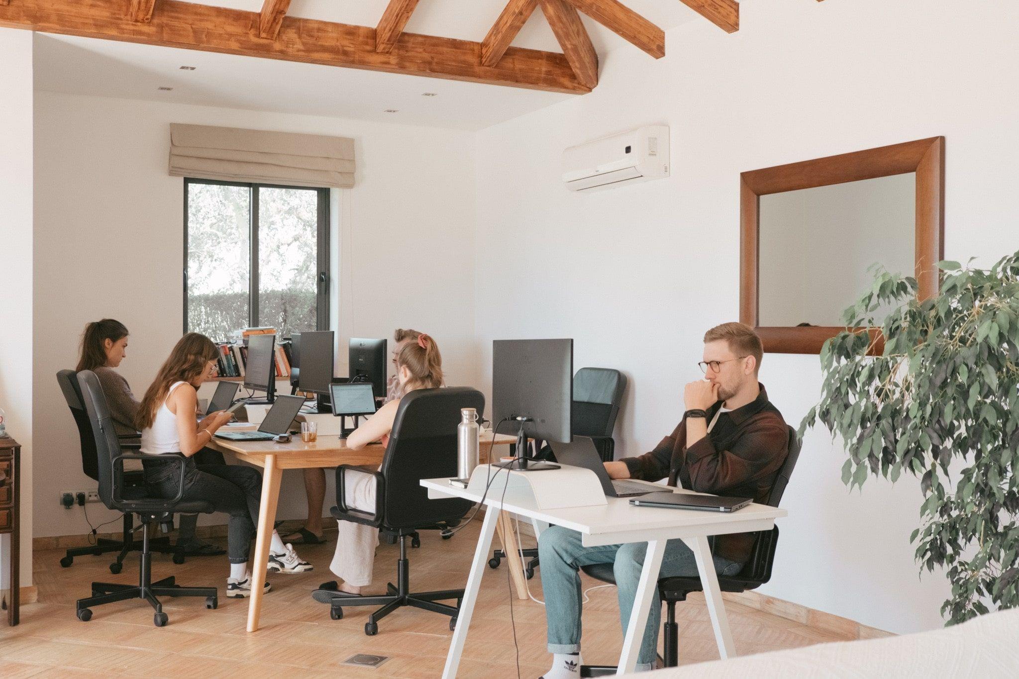Coworking space at POMAR na serra – POMAR coliving