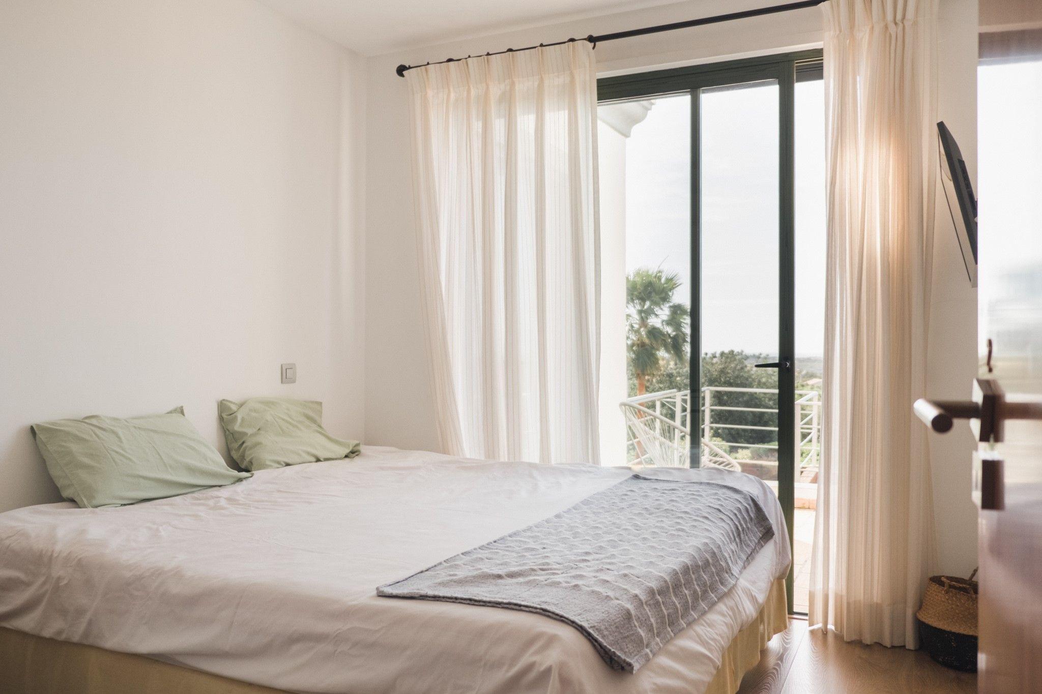 Double bedroom with shared bathroom - main view - POMAR coliving