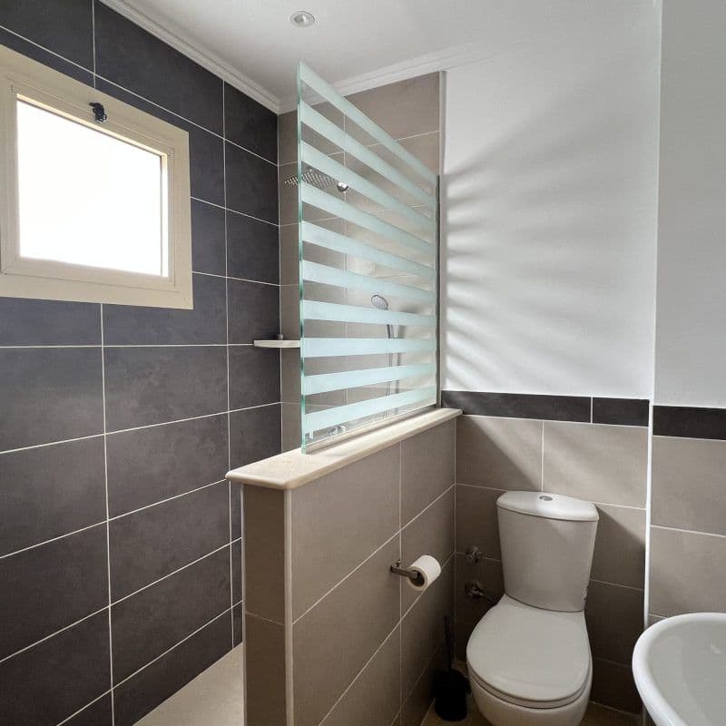 Bathroom associated with the Haber-Bosch twin room