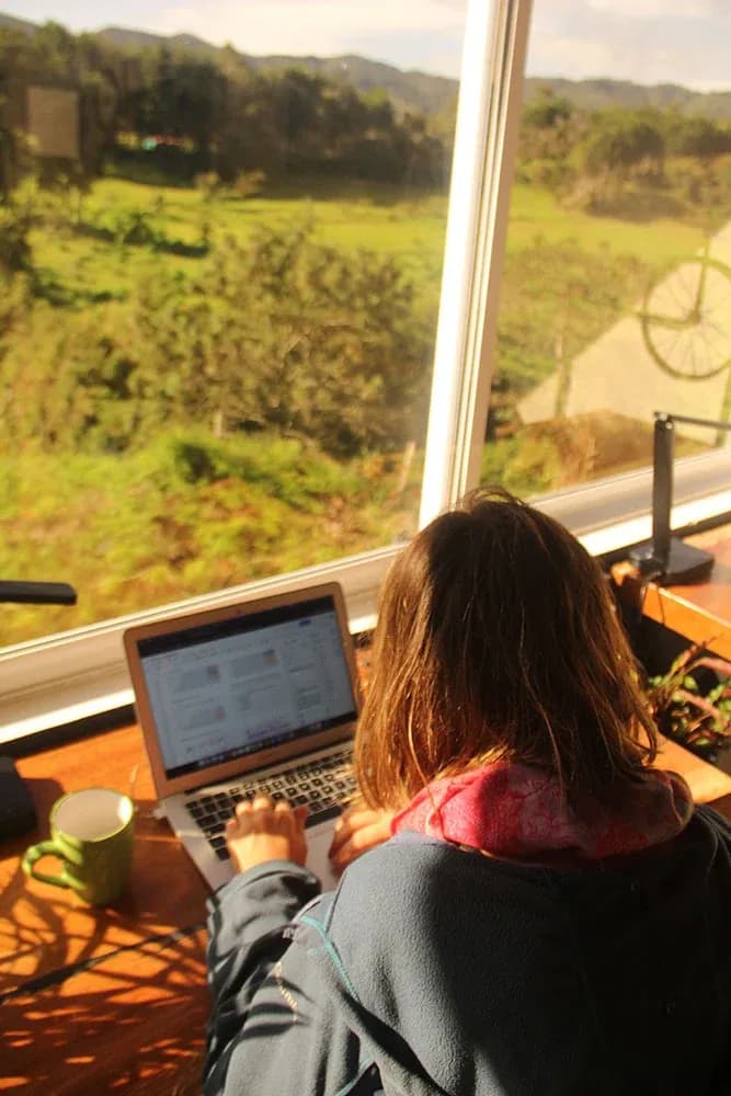 Coworking setup at the Guatapé coliving location