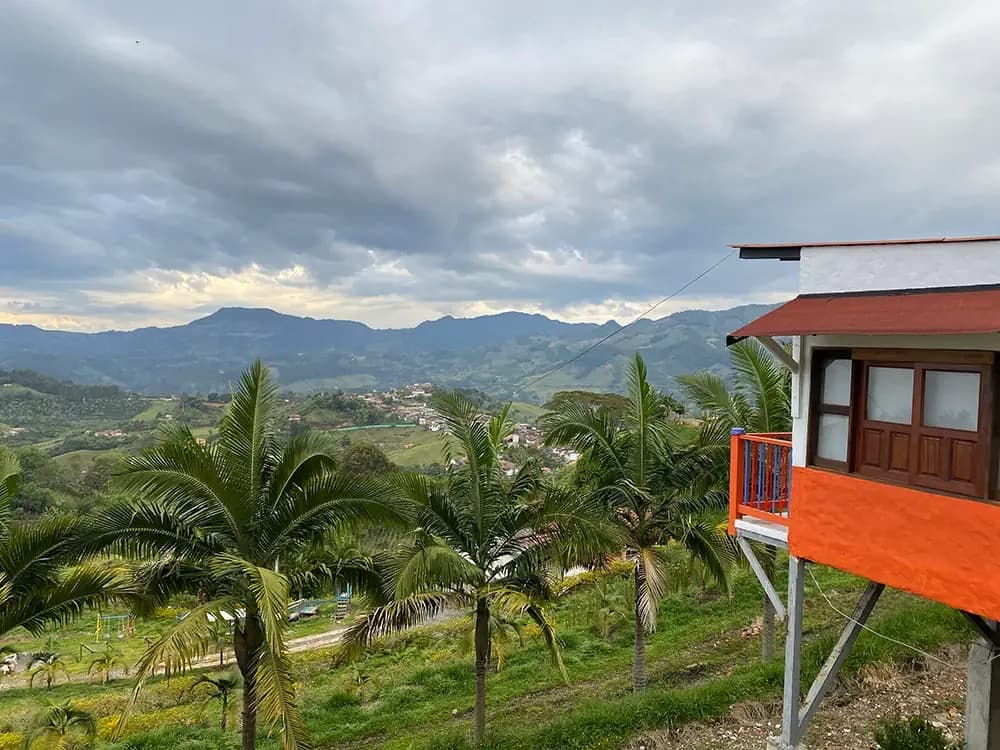 Panoramic mountain view from the Jericó coliving location