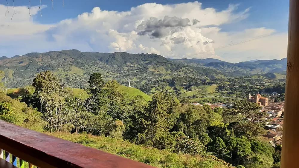 Terrace with mountain view at the Jericó coliving location