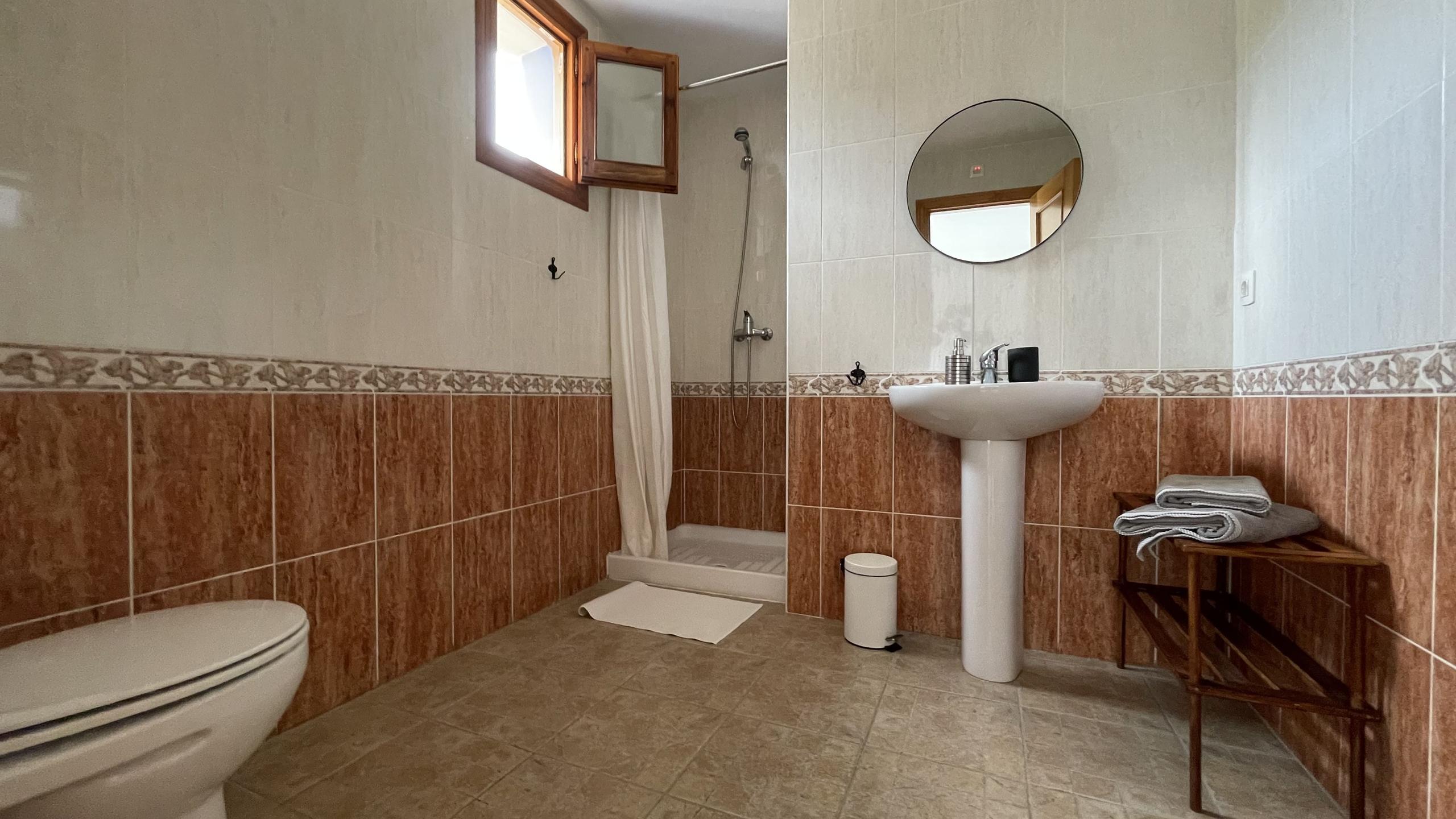 big private bathroom in ruralco coliving bedroom