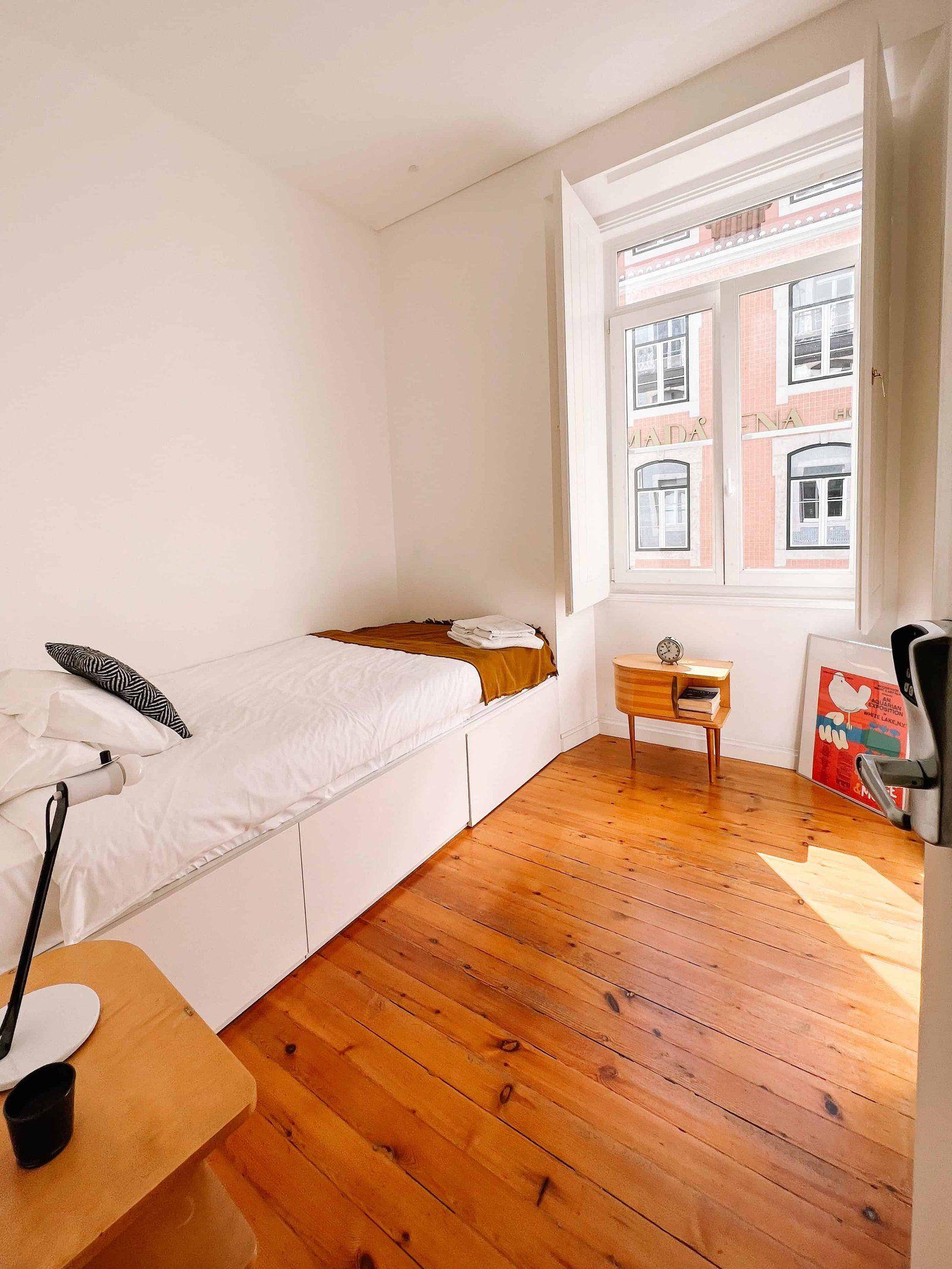 Private room with single bed, 11 sqm, with private bathroom