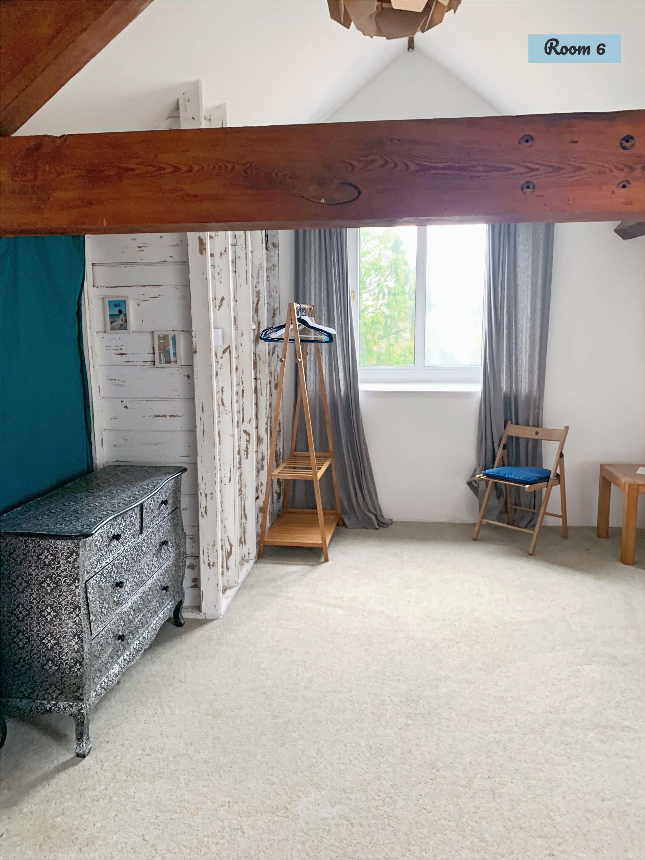 Large private single room on the top floor with exposed wooden beam and spacious layout