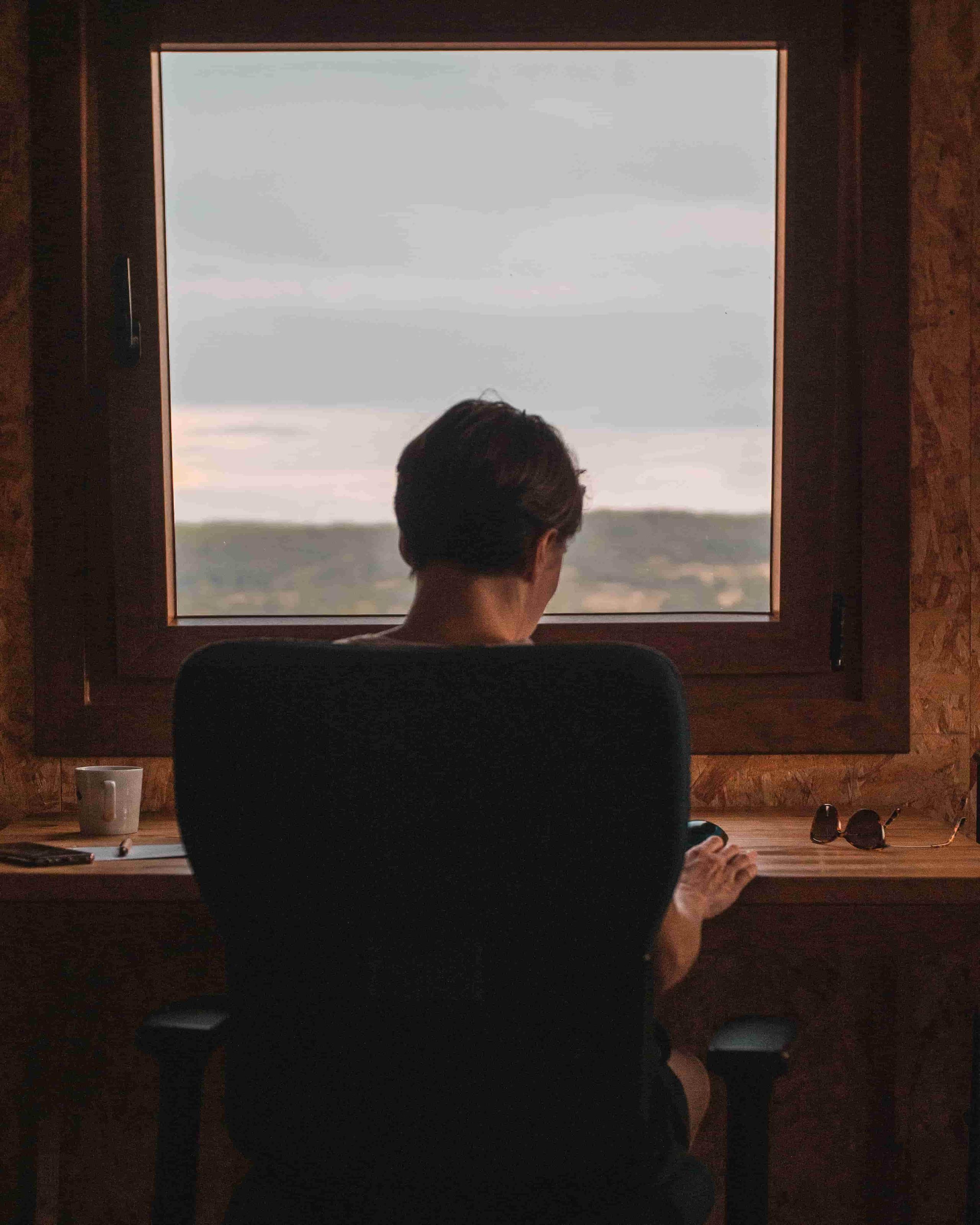 A photo of Sonja in the coworking space with a view on mountains. Sonja from Croatia is coding. Ex-doctor turned programmer.