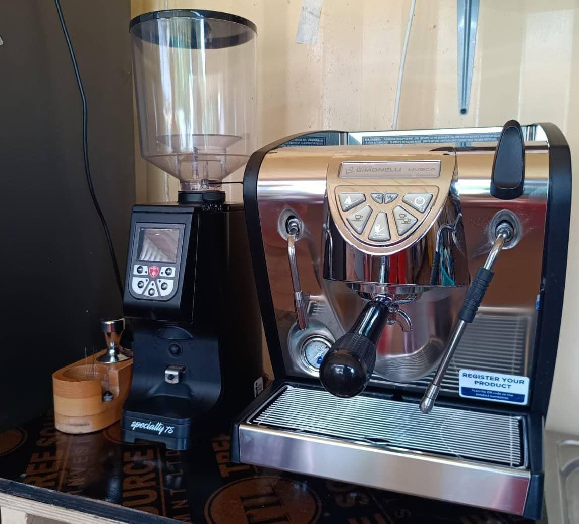 Restaurant and pizzeria at Skippers Coliving