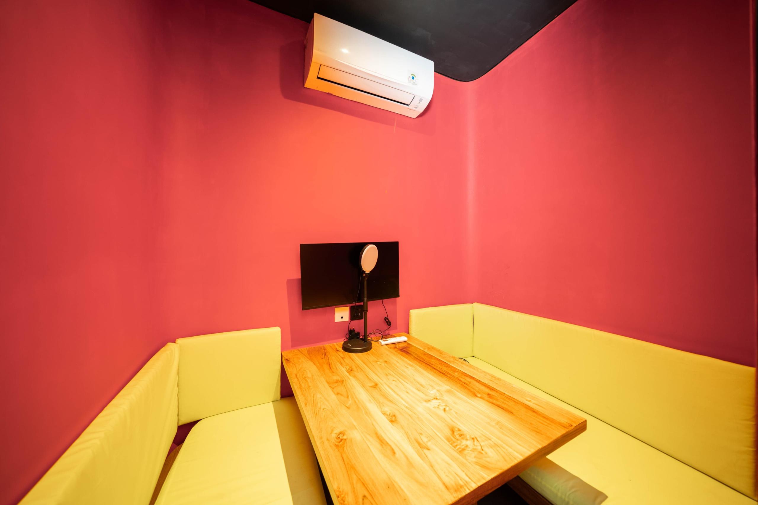 Compact and efficient focus room for quick on-demand calls and focused work