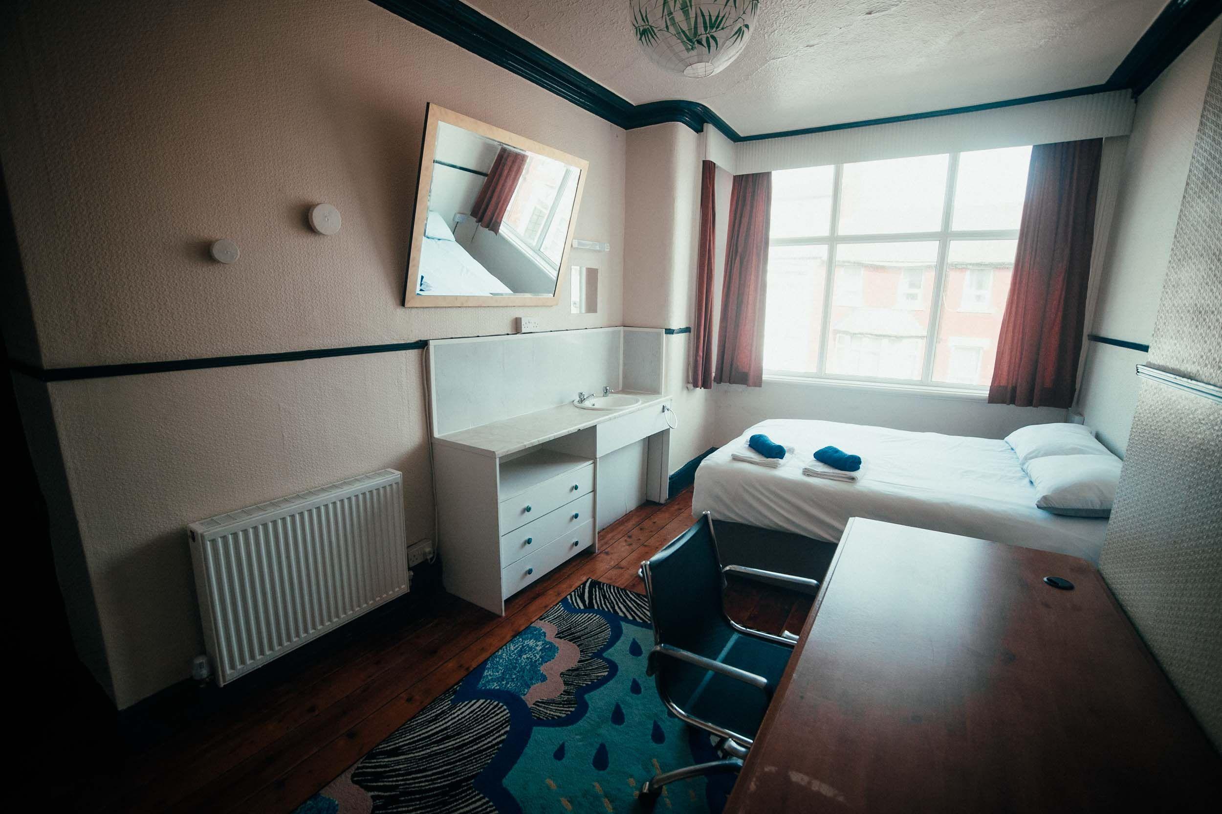 Large double room (17' x 10') in the coliving house