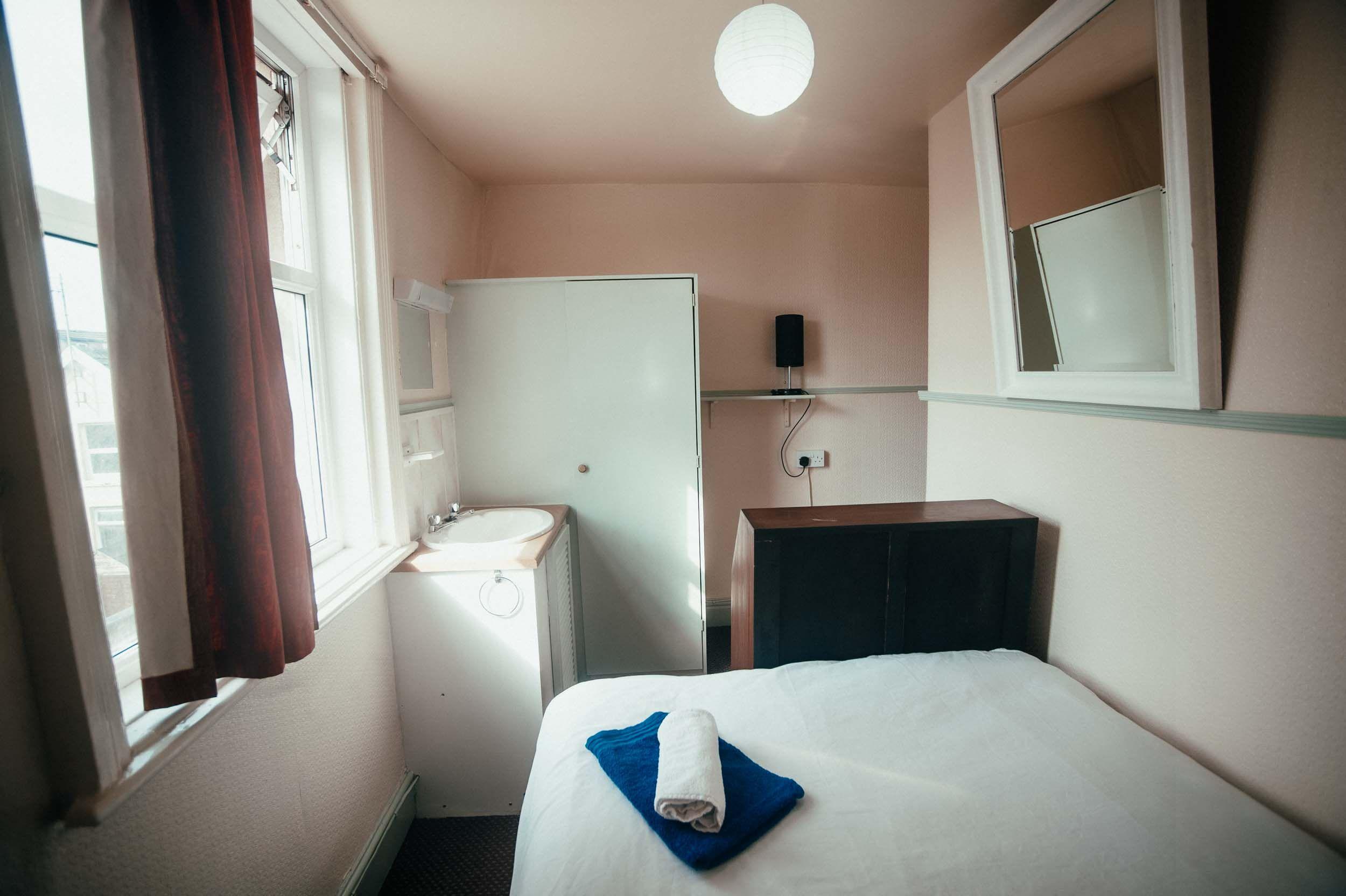 Large single room (12' x 6') in the coliving house