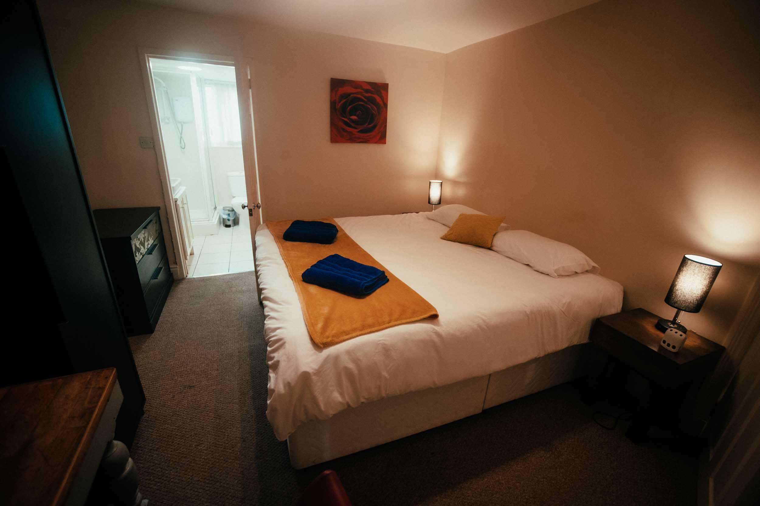 BP - (b) Ensuite Basement: large double room with super king-size bed and private ensuite