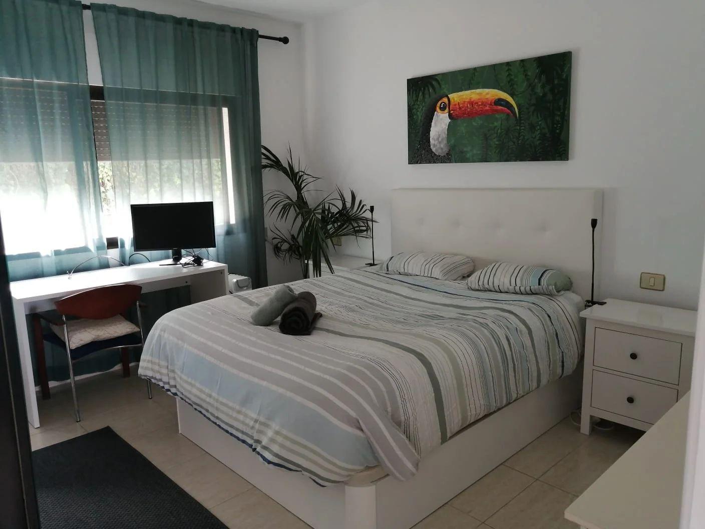 Private workstation in the Tucan Room