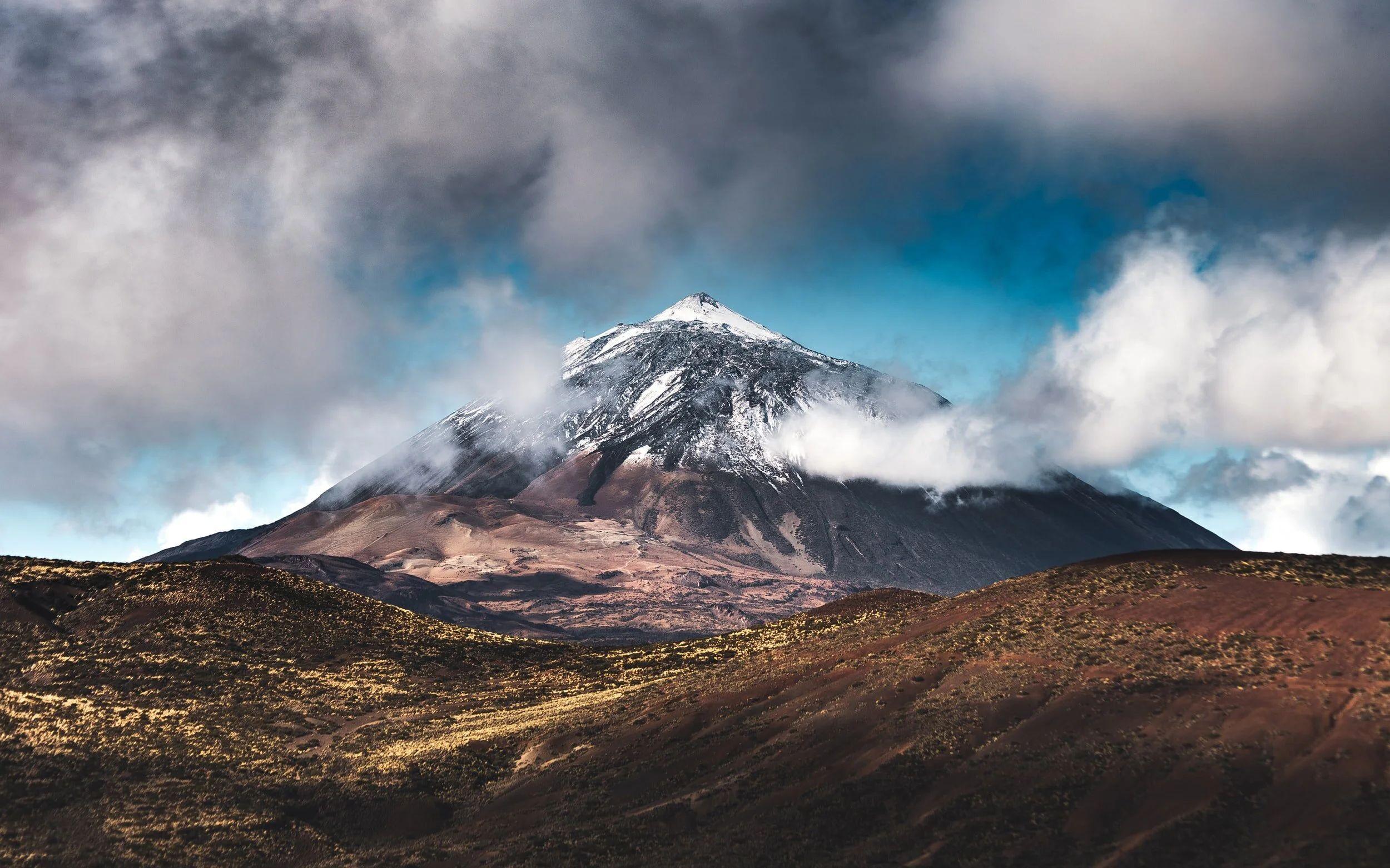 Mount Teide volcano, the highest peak in Spain at 3812m, Tenerife