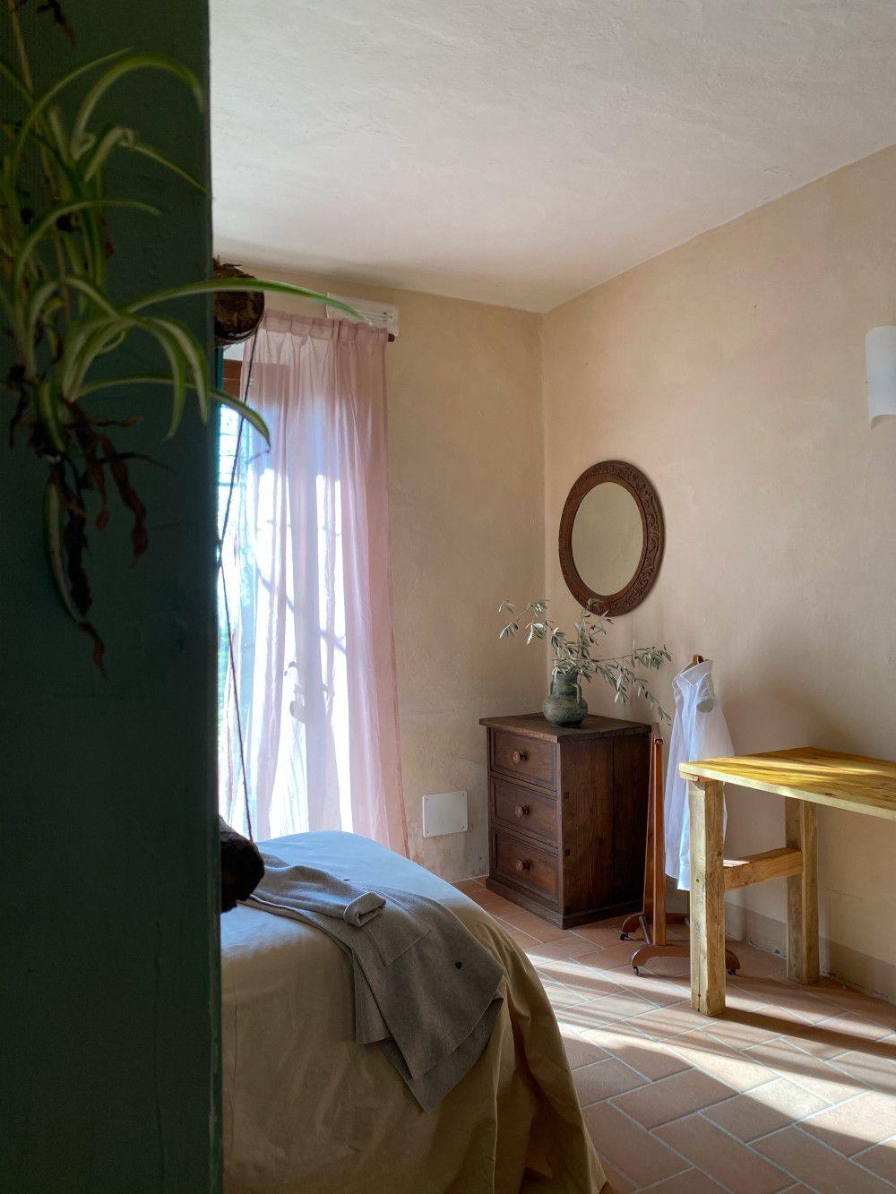Detail view of Room Radici in the farmhouse shared bedroom