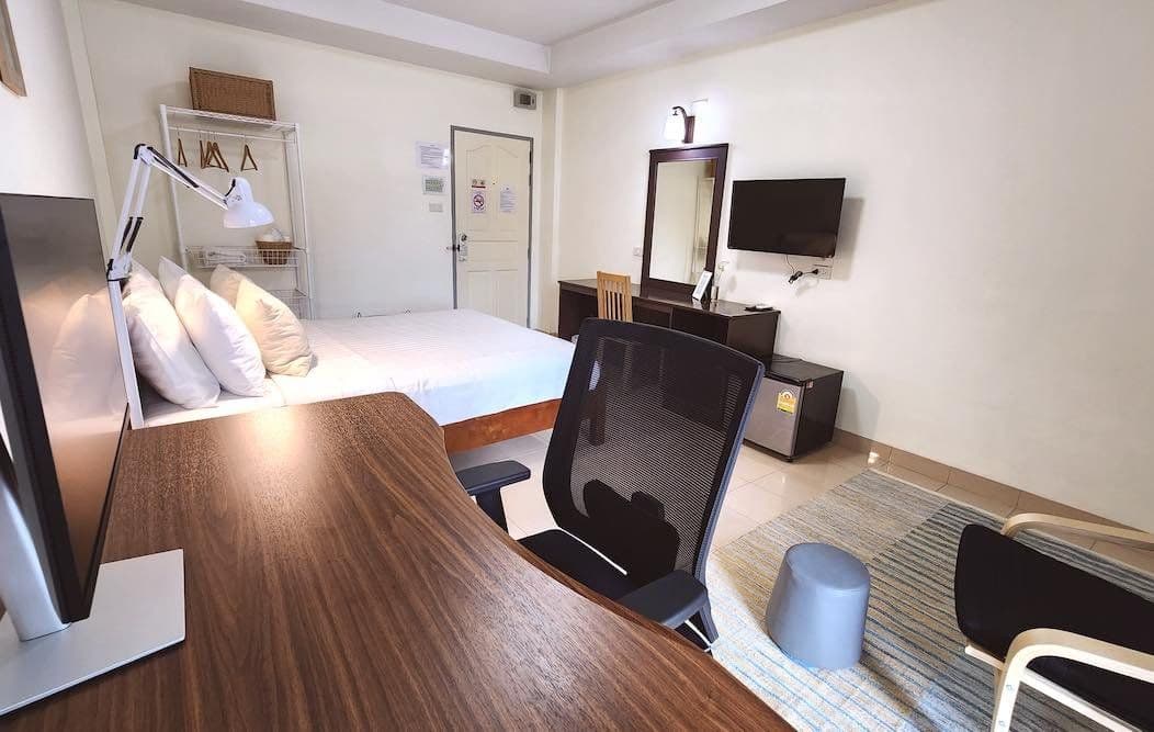 The Digital Nomad Room - Bed Area