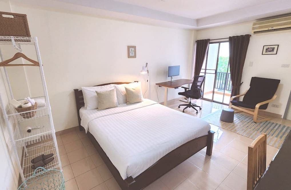 The Digital Nomad Room