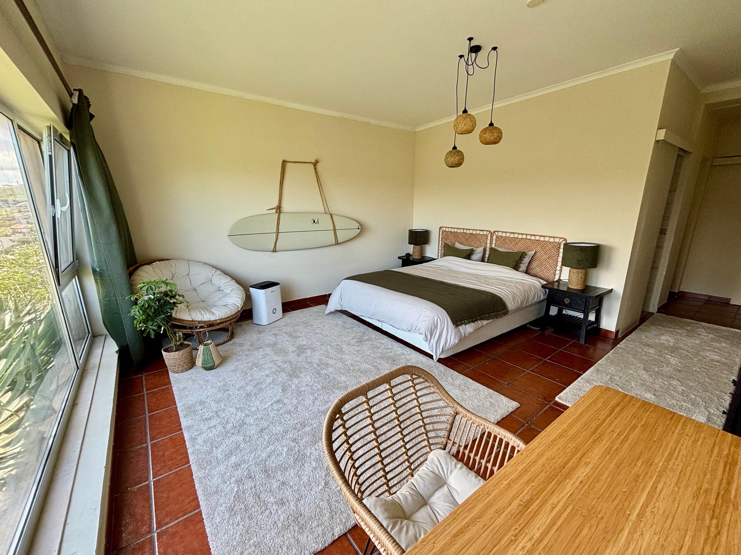 Laranja suite — spacious private ensuite room with king bed and ocean view