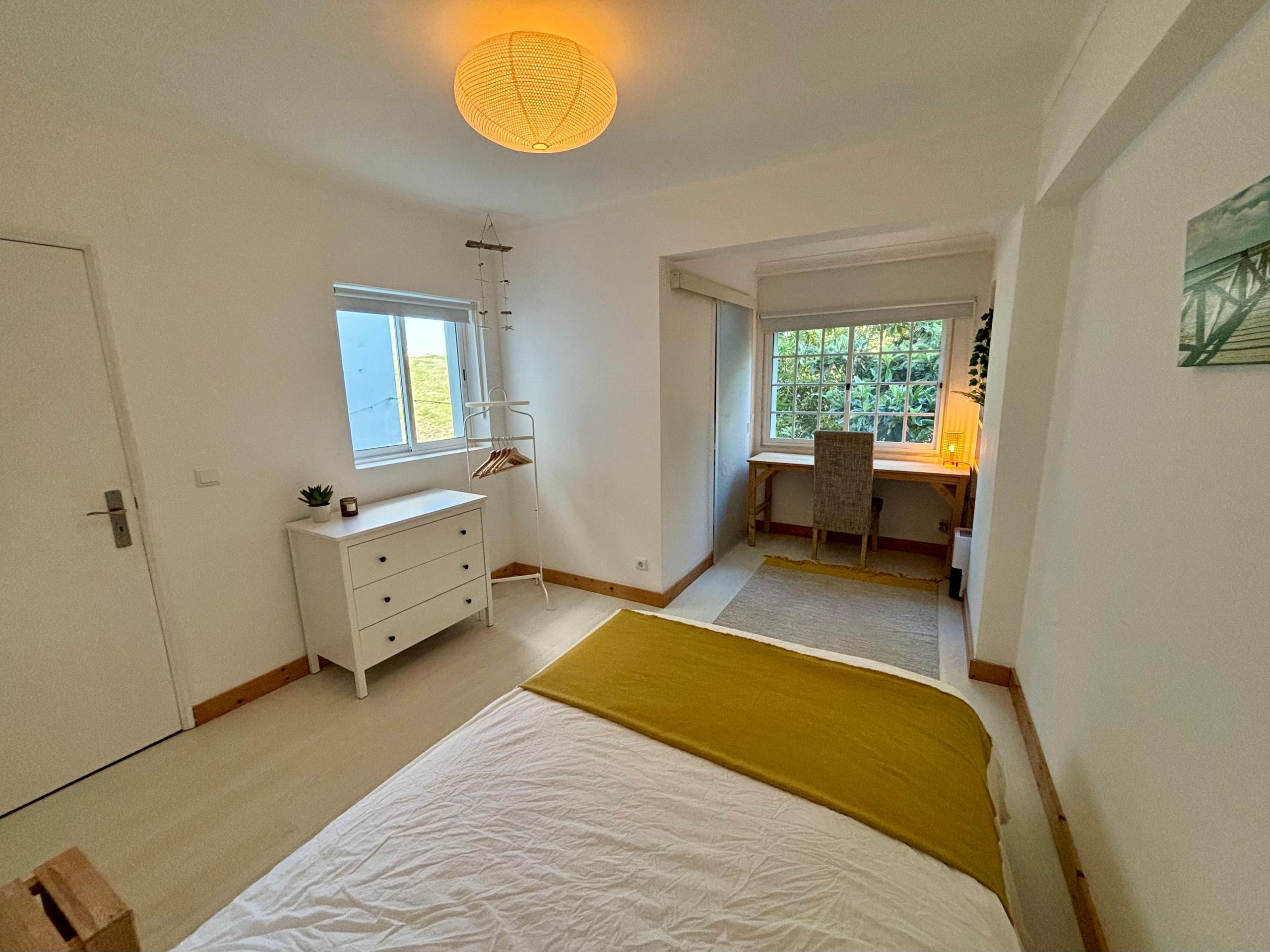 Bege standard room — private ensuite room with double bed