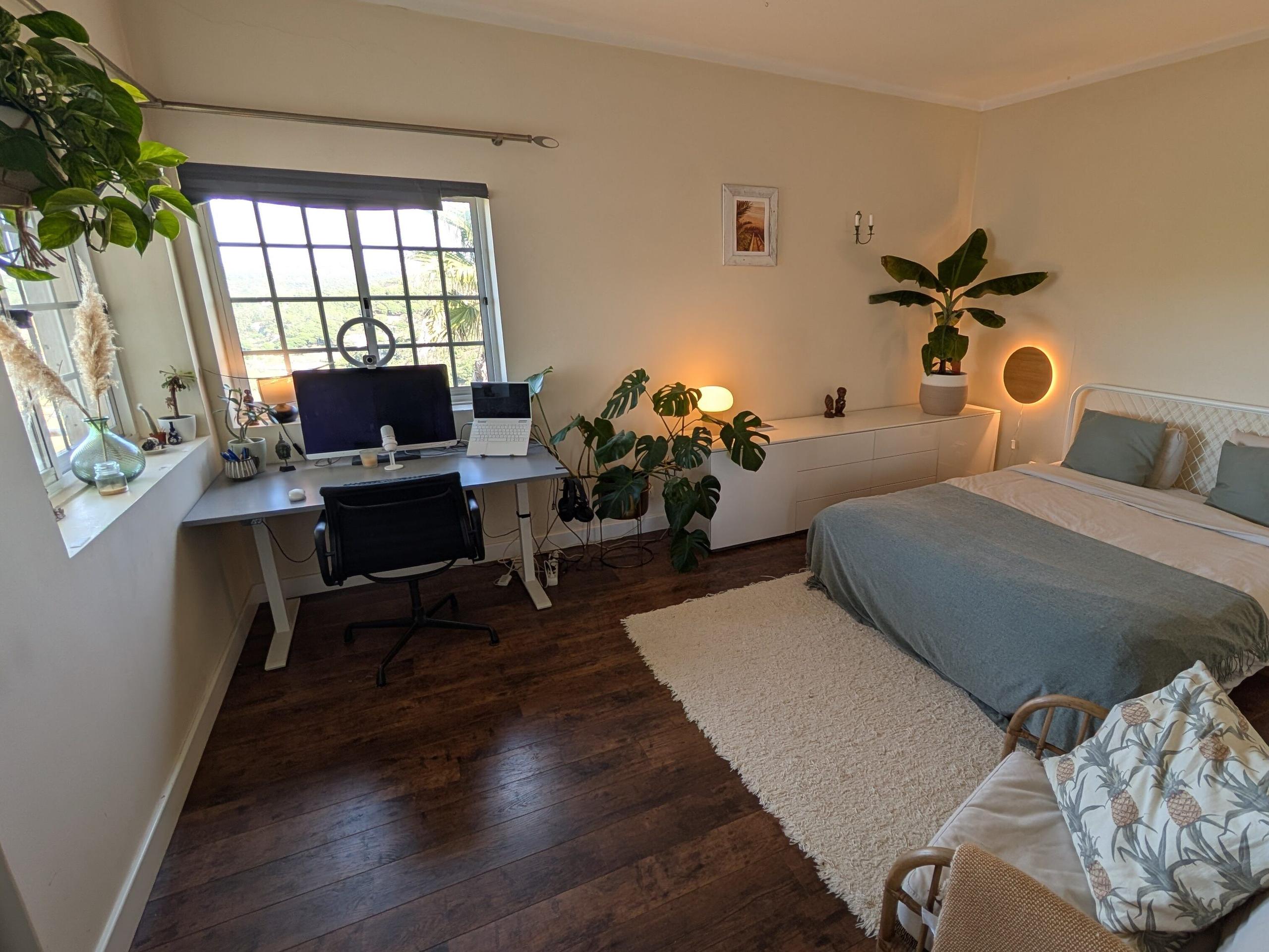 Azul suite — spacious private ensuite room with queen bed, bathtub and ocean view